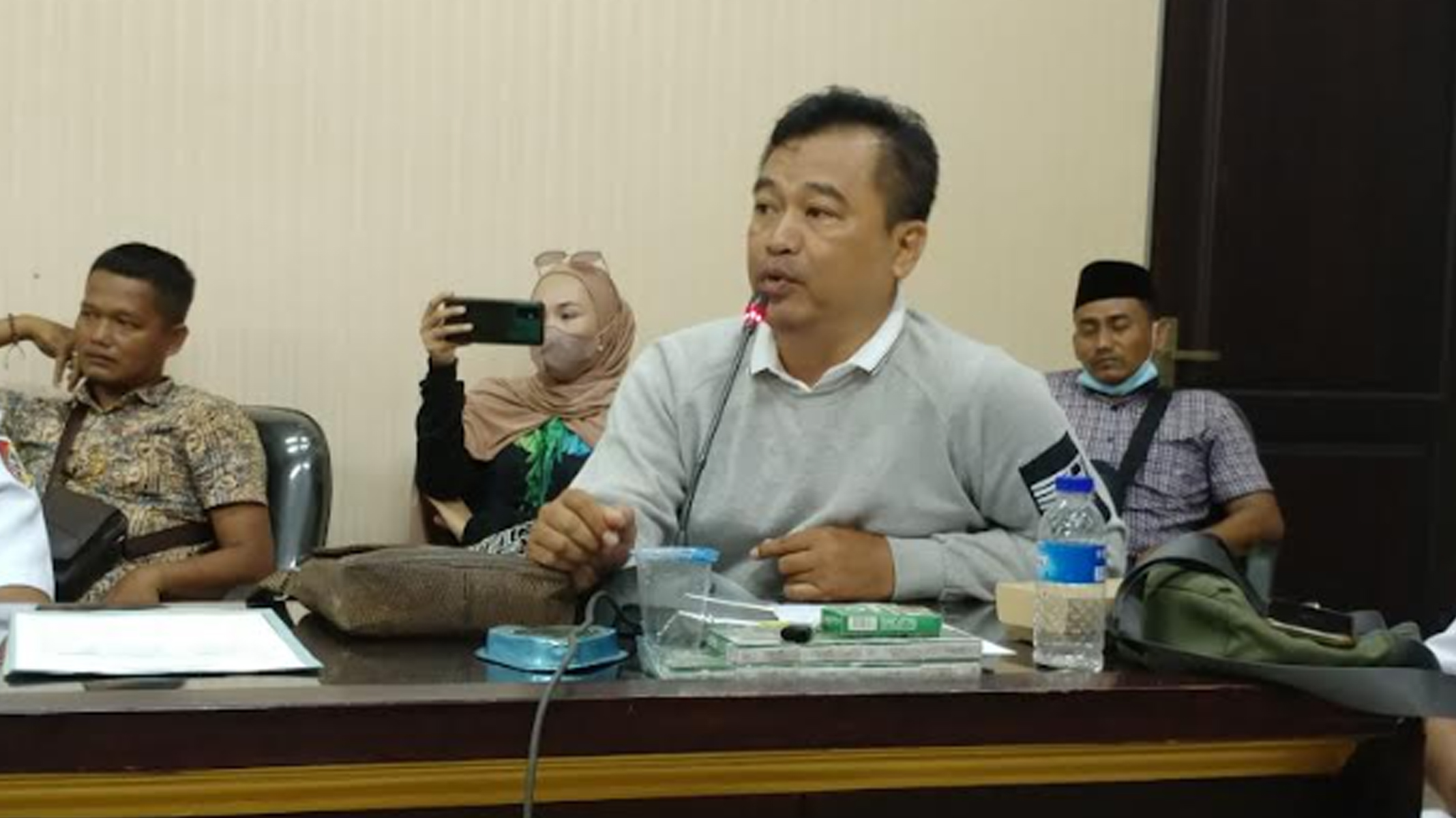 Tak Ada SKKH, Pedagang Sapi Jember Terpaksa Jual Rugi Sapinya di Purwakarta