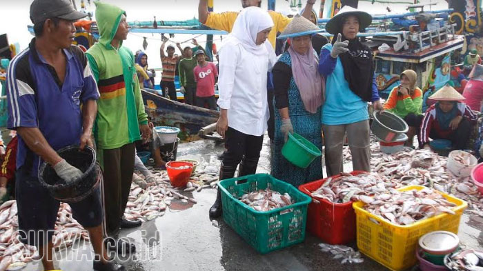 khofifah-janji-perbolehkan-penggunaan-kapal-cantrang_20180215_163513.jpg