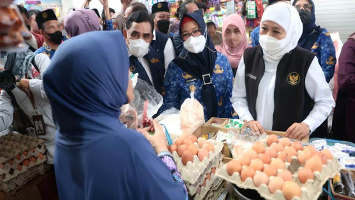 Operasi Pasar 5 Pekan, Harga Telur dan Beras di Gresik Masih Naik; Ini Penegasan Khofifah ke Pemda