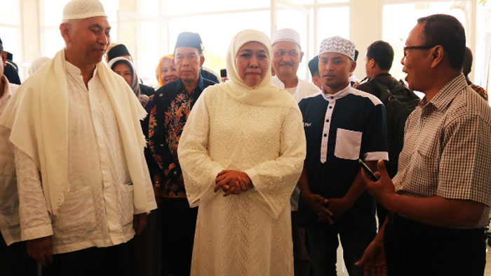 Hadiri Peresmian Unit Usaha di Ponpes Bahrul Maghfiroh, Khofifah Singgung Korupsi DPRD Kota Malang