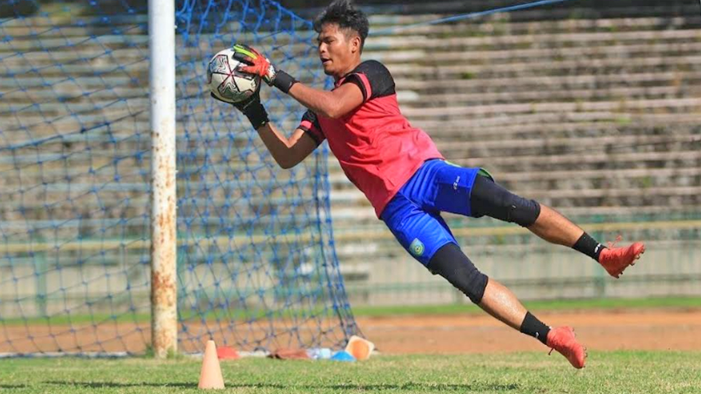 Kiper Utama Gresik United Ali Budi Raharjo Cedera Jelang Lawatan ke Kandang FC Bekasi City