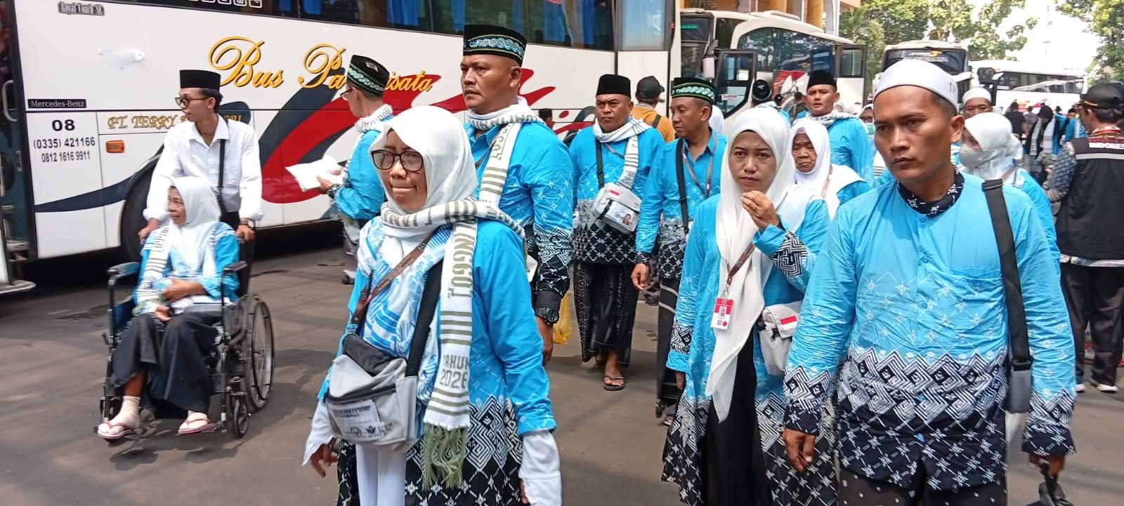 kloter-pertama-probolinggo-masuk-asrama-haji.jpg