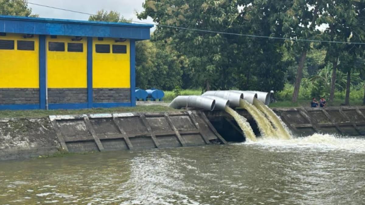 kondisi-banjir-sempat-mengalami-banjir-lamongan.jpg