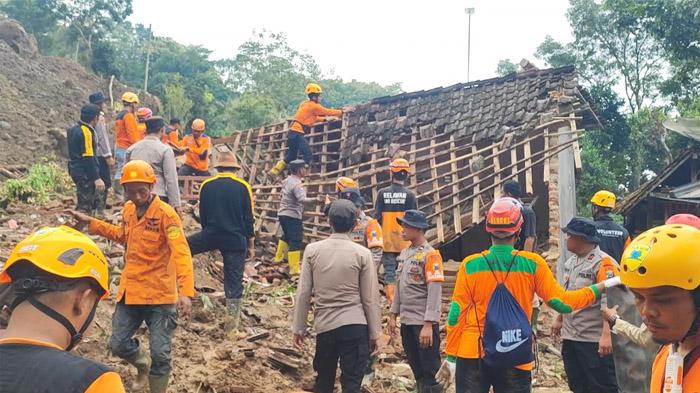 Hari Keempat Pencairan 6 Korban Tertimbun Longsor di Trenggalek, Penggalian Difokuskan Di 2 Titik