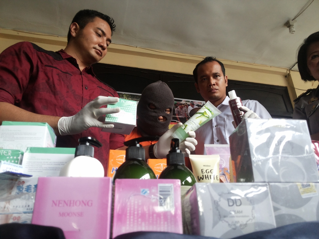 kosmetik-illegal-itu-dari-china-korea-dan-thailand-secara-online_20150609_204246.jpg