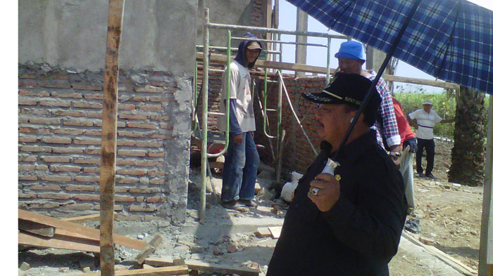 Bupati Minta Pembangunan Toilet Alun-Alun Mejayan Dikebut