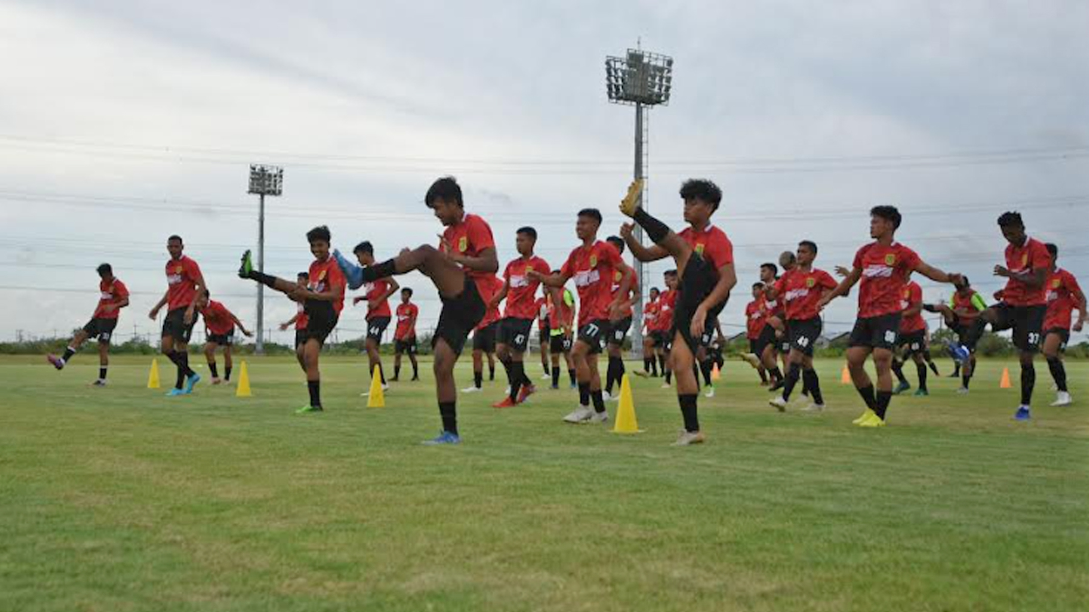 latihan-perdana-persebaya-surabaya-di-lapangan-abc-gelora-bung-tomo.jpg