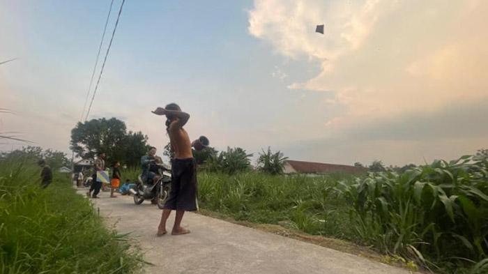 Sambit Layangan, Cara Warga Dusun Jajar Jombang Menjaga Harmoni Dan Kebersamaan Tanpa Godaan Gawai