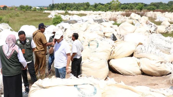 Komisi III DPRD Gresik Telusuri Tumpukan Limbah Padat di Sidayu, Panggil DLH dan Pemilik Lahan