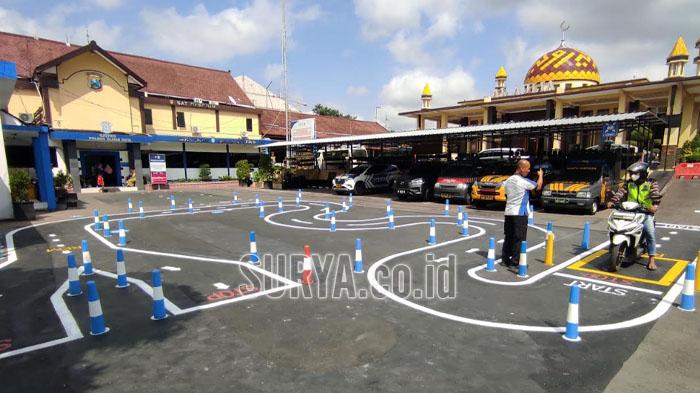 Mulai Diterapkan, Ini Komentar Warga soal Ujian Praktik SIM C Pola Lintasan Baru di Kota Blitar