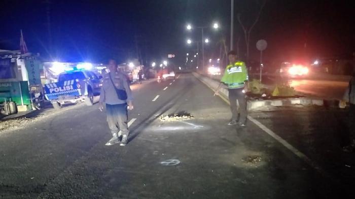 Pemotor Asal Ujungpangkah Meninggal Usai Tabrak Truk dari Belakang di Pantura Manyar Gresik