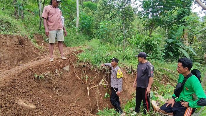 Dampak Tanah Gerak, Ratusan Jiwa di Trenggalek Terancam Tanah Longsor