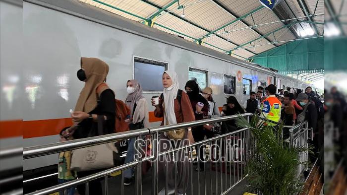 Libur Panjang Waisak, Ribuan Penumpang Padati Stasiun KA Daop 7 Madiun