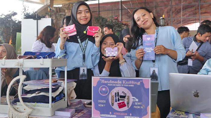 Mahasiswa Bisnis Digital Telkom University Surabaya Pamerkan Karya di Ajang Digitopia Fair 2.0 2024