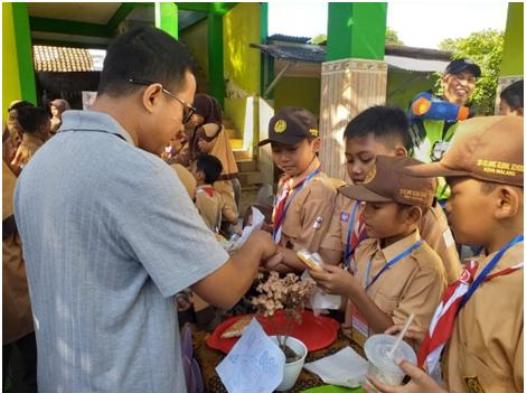 Menghitung Untung di Market Day, Cara Siswa SD-Islamic Global School Malang Menjadi Wirausaha