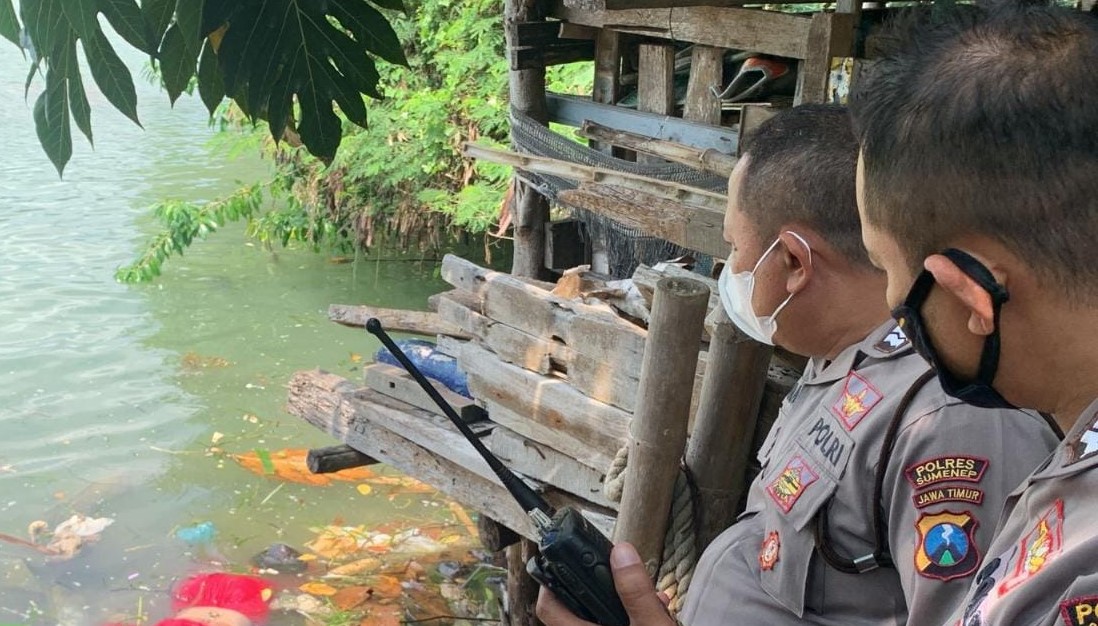 Warga Padurekso Temukan Mayat Perempuan di Pinggir Laut Kalianget Timur Sumenep, Pakai Baju Merah