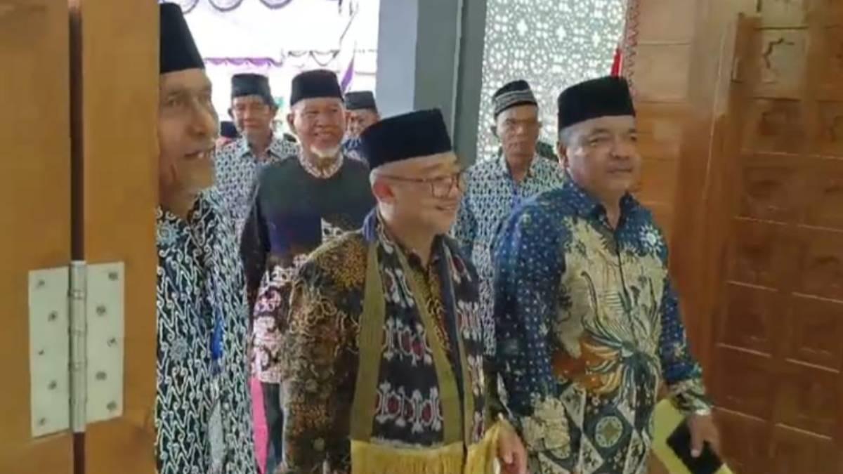 Mendikdasmen Abdul Mu'ti Resmikan Masjid Al Huda Muhammadiyah Bangkalan, Sampaikan Pesan Ini