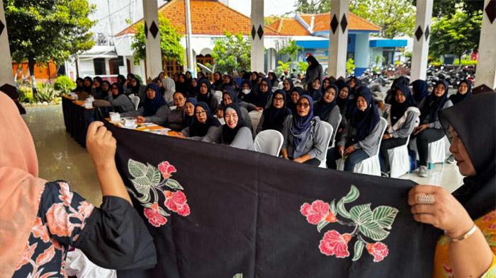 Ajak Emak-Emak Lestarikan Budaya, Wabup Mojokerto Buka Pelatihan Membatik Canting