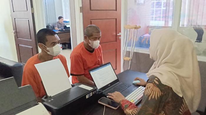 Polisi Gerebek Rumah di Pekelingan Gresik, Tangkap Dua Pria Pengedar Sabu