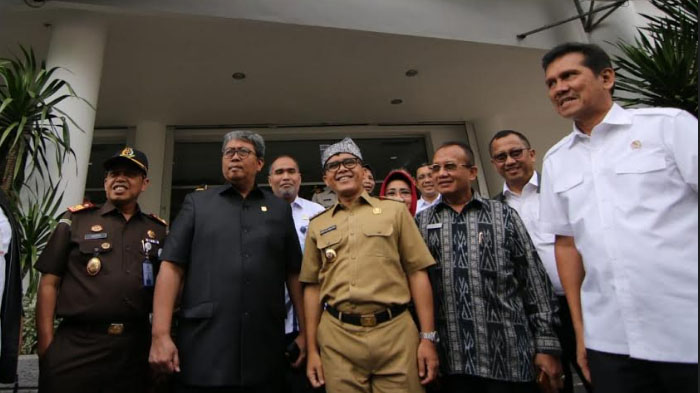 menpan-rb-kunjungi-mal-pelayanan-publik-banyuwangi_20180806_164422.jpg