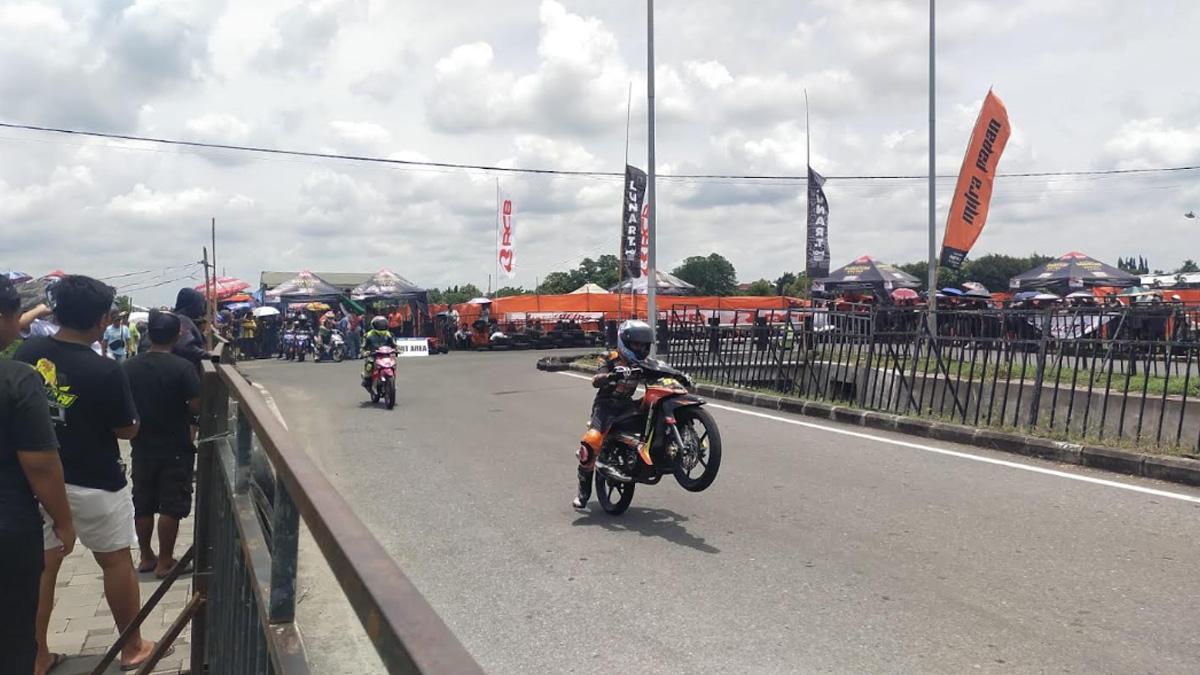 menyalurkan-hobinya-di-jalan-raya-agar-beralih-ke-dunia-balap-resmi-dan-berprestasi.jpg
