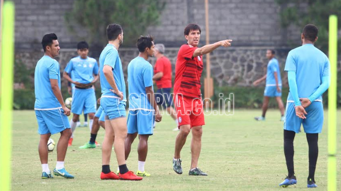 Ide Milan Petrovic Terkait Pengembangan Pemain Akademi Arema