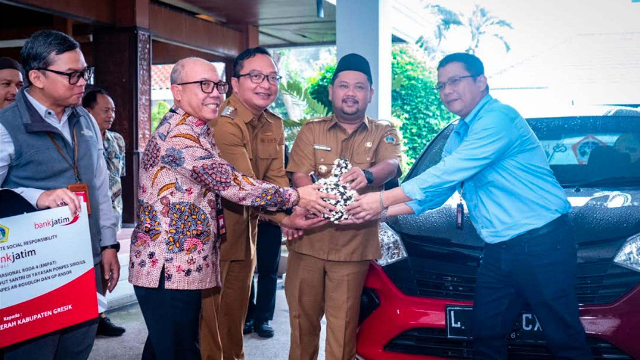 mobil-Bantuan-Bawean-Bank-Jatim.jpg