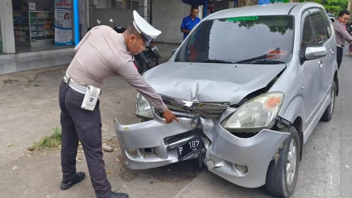 mobil-tabrak-2-motor-di-Jember.jpg