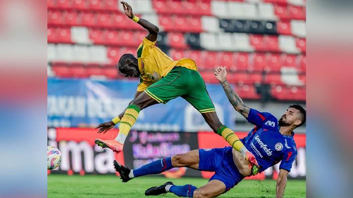 Flavio Silva Belum Ada Saat Latihan Tim,  Pelatih Persebaya Surabaya Eduardo Moran Tak Ambil Pusing