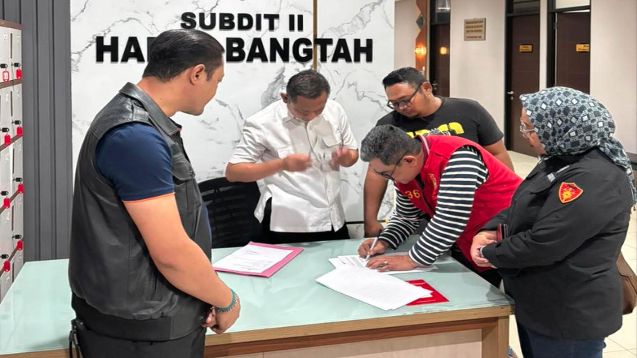 notaris-ditangkap-Kejari-Surabaya.jpg