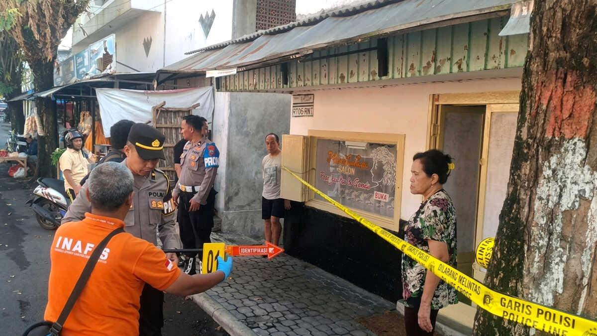 olah-TKP-kasus-pencurian-emas-milik-lansia-Lumajang-Jatim.jpg