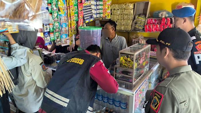 operasi-pemberantasan-rokok-ilegal-di-Kabupaten-Blitar-Jatim.jpg