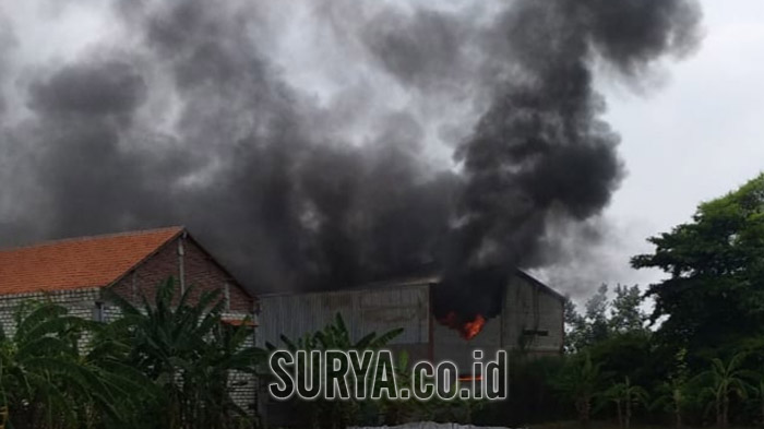Polisi Masih Selidiki Penyebab Kebakaran Pabrik Scaffolding di Taman Sidoarjo