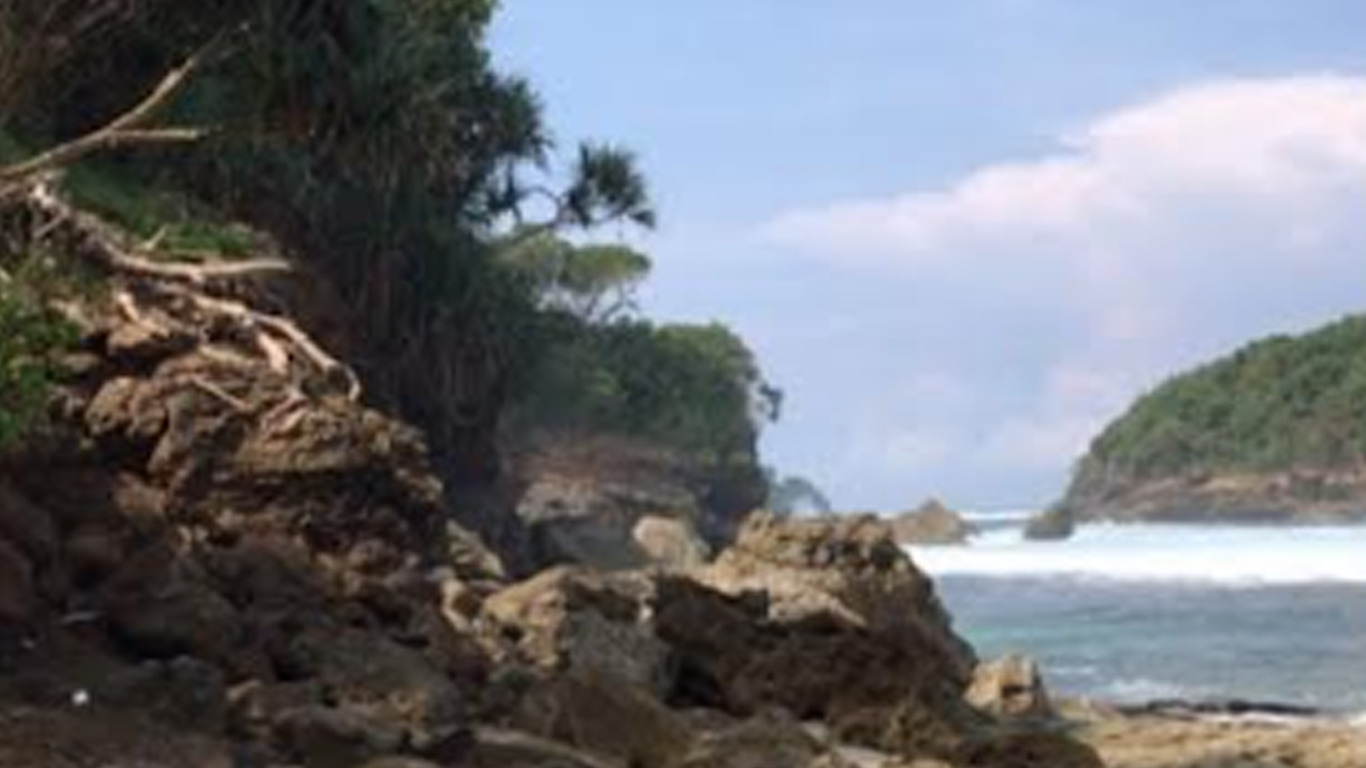 pantai-peh-pulo-salah-satu-pantai-cantik-di-blitar.jpg