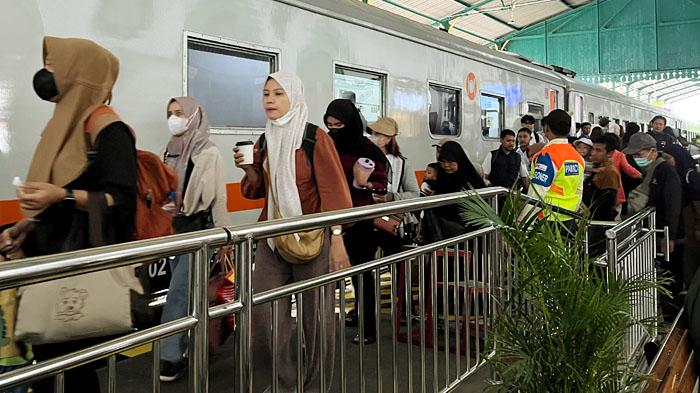 Momen Libur Waisak, Pengguna Kereta Api di Daop 7 Melonjak Capai 29.531 Penumpang Berangkat