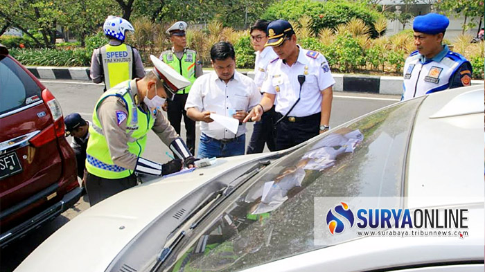 Mobil yang Parkir di Tempat Terlarang di Surabaya Bakal Didenda Rp 500 Ribu. Kalau Motor?