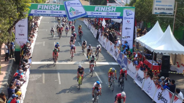 Tour d'Indonesia (TdI) 2019, Etape 3 Peserta sempat Ditantang Cuaca Panas dan Angin Kencang