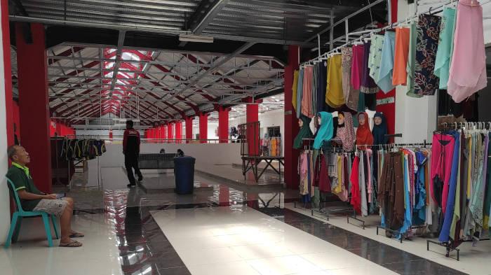 pedagang-di-Pasar-Legi-Kota-Blitarjpg.jpg