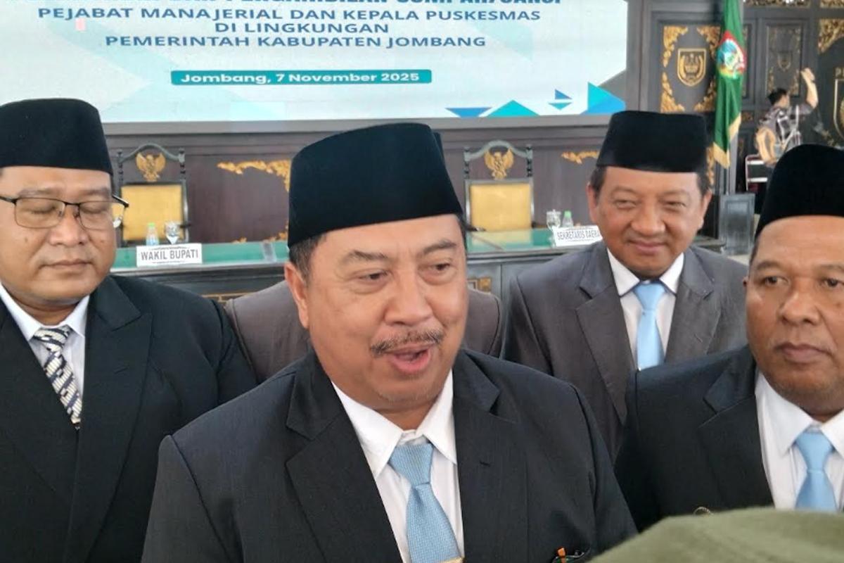 pejabat-di-Pendopo-Kabupaten-Jombang-Jawa-Timur-pada-Jumat-7112025.jpg