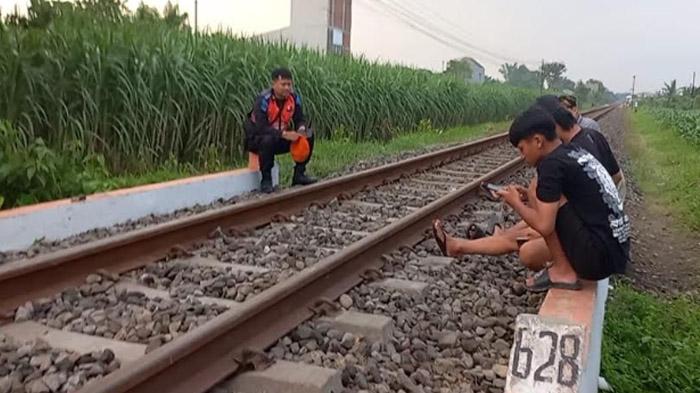 Denda Rp 15 Juta Kalau Ngabuburit Sembarangan, Masyarakat Diimbau Jauhi Perlintasan KA