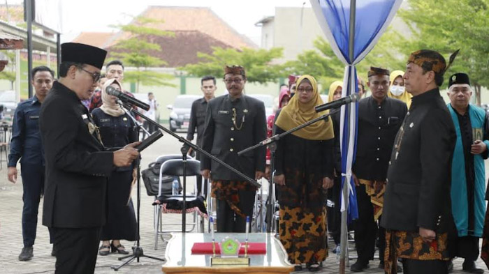 pelantikan-sekda-pamekasan-di-sentra-pkl.jpg