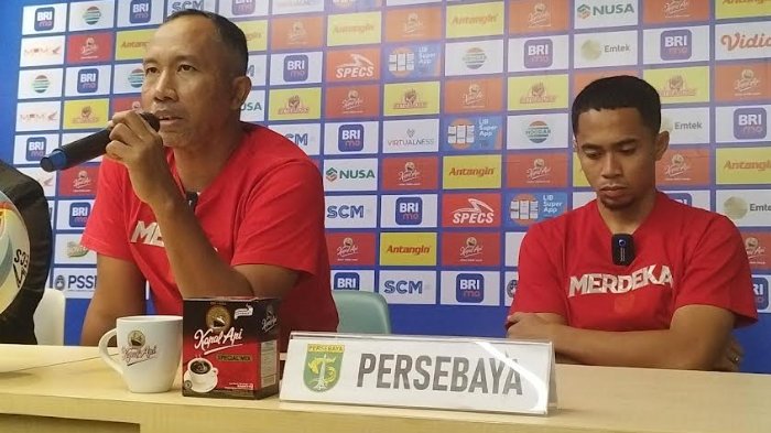 pelatih-karteker-persebaya-uston-nawawi-dan-reva-adi-utama.jpg