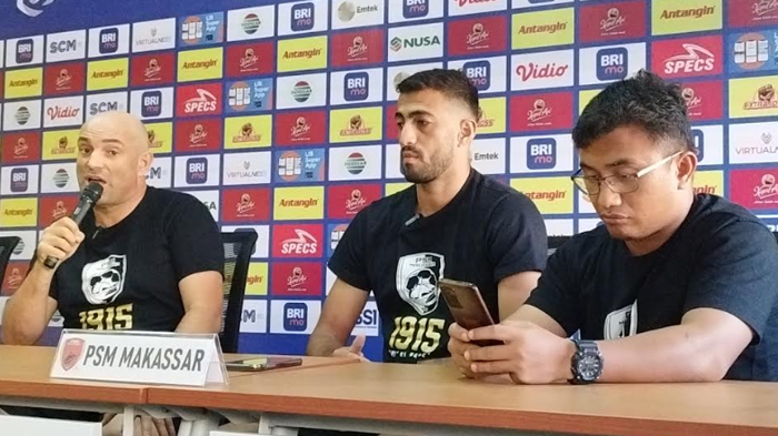 pelatih-psm-makassar-bernando-tavares-di-stadion-gbt-surabaya.jpg