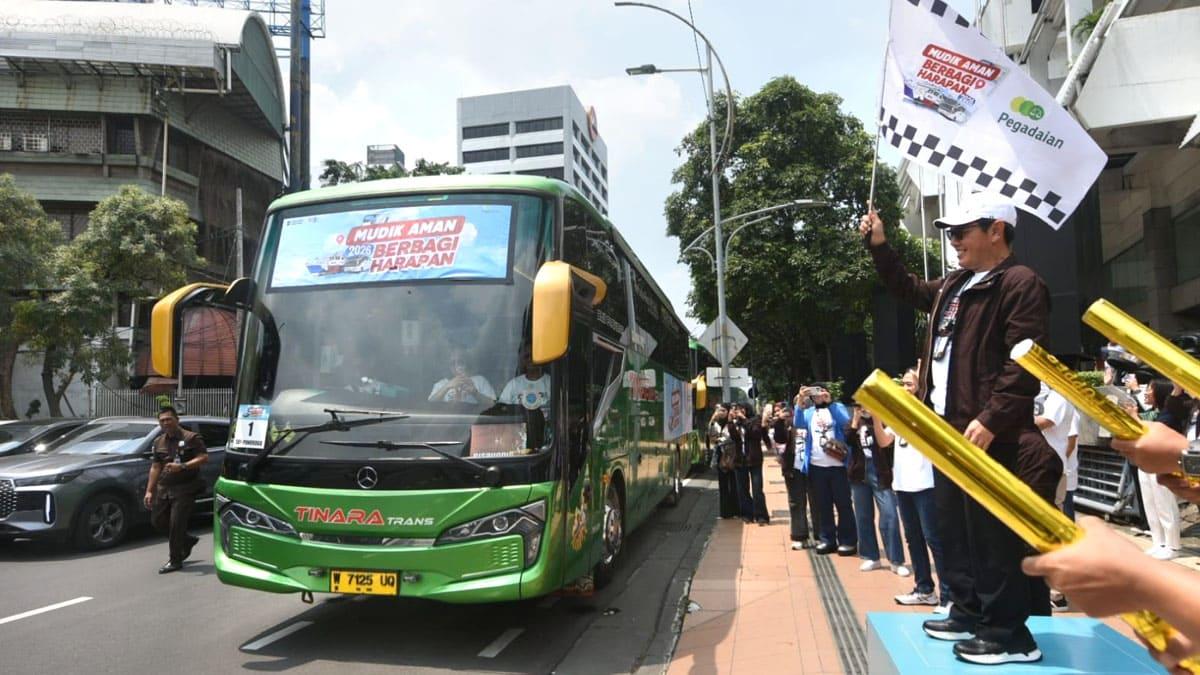pelepasan-mudik-gratis-bersama-Pegadaian-Surabaya.jpg