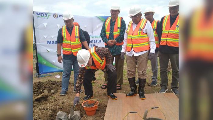 peletakan-batu-pertama-pembangunan-masjid-di-rest-area-Tol-Sumo.jpg
