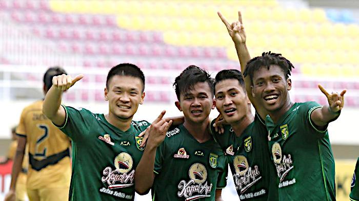pemain-Persebaya-rayakan-kemenangan-saat-lawan-Dewa-United.jpg