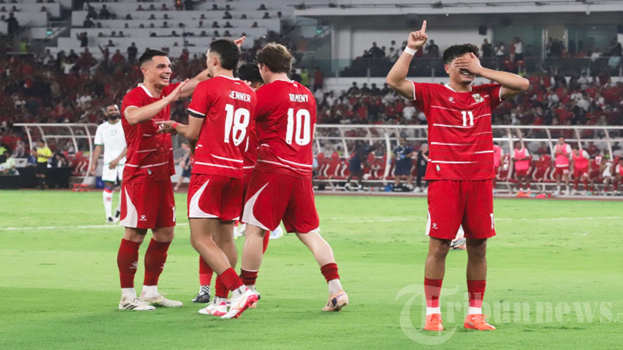 pemain-Timnas-Indonesia-Ragnar-Oratmangoen-v-oman.jpg