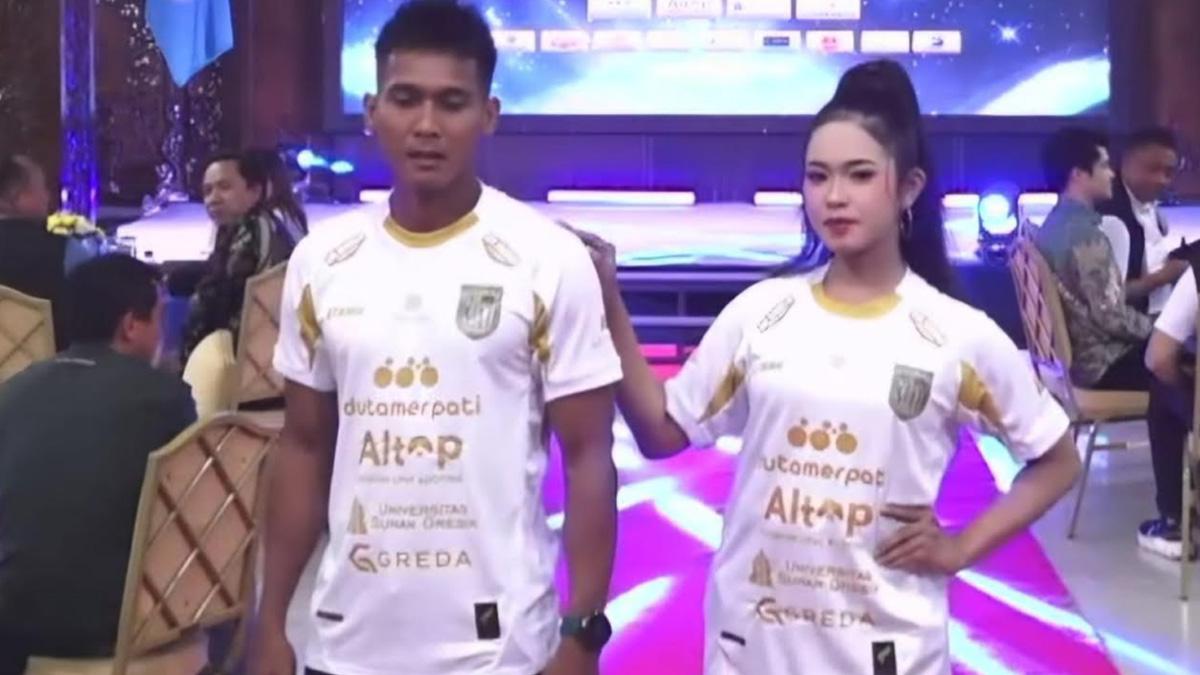 pemain-official-serta-para-sponsor-yang-mendukung-perjalanan-Persela.jpg