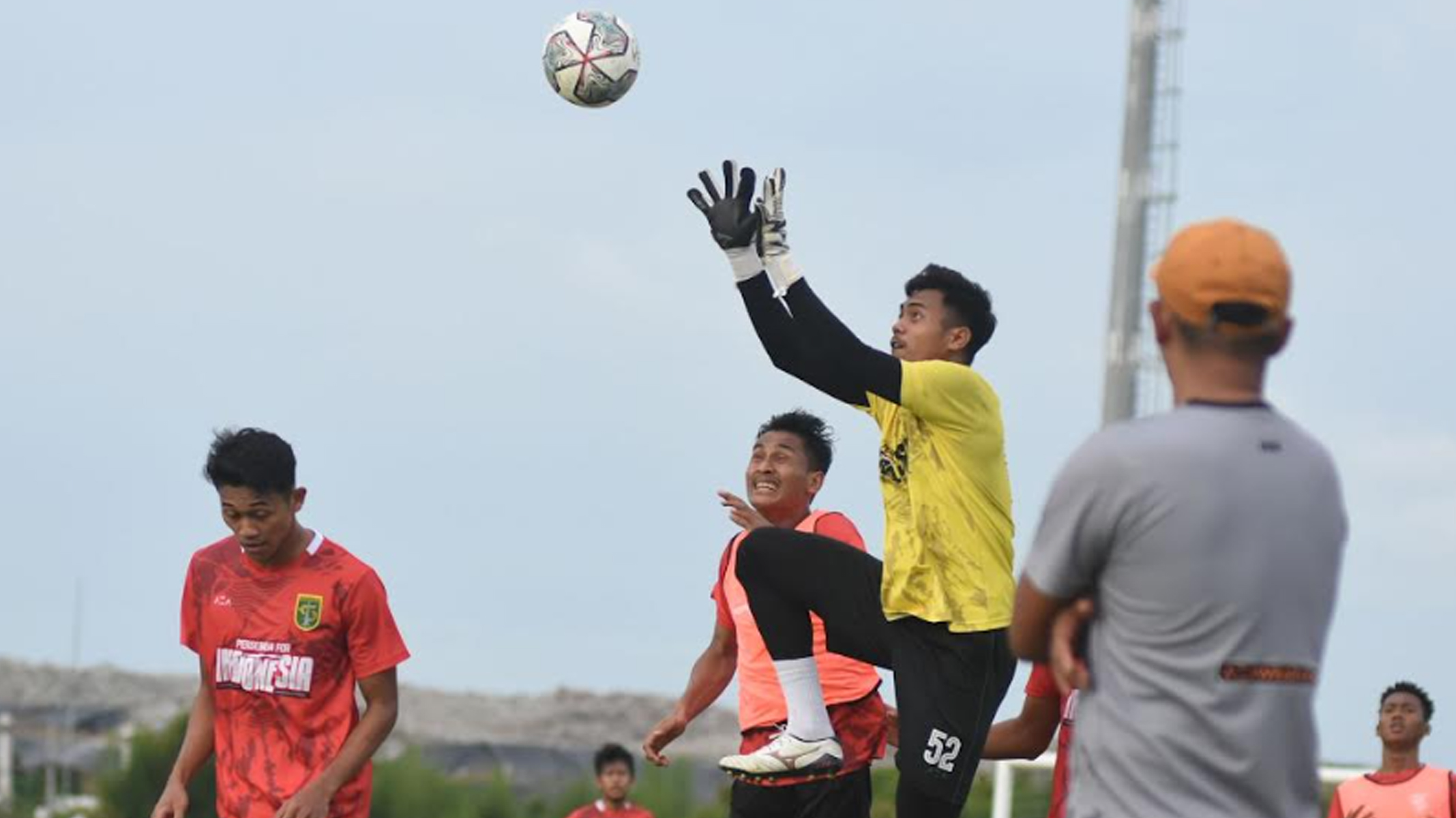pemain-persebaya-surabaya-pada-latihan-perdana.jpg