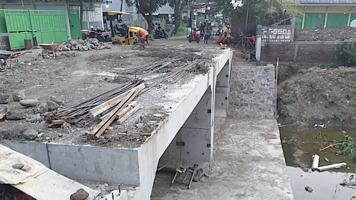 Masa Pembangunan Jembatan Klampok Molor, DPRD Gresik Panggil Kontraktor dan DPUTR Pekan Depan